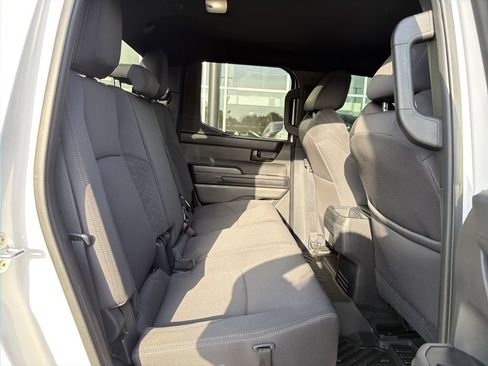 Used 2025 Toyota Tacoma SR5 AWD/4WD image 15