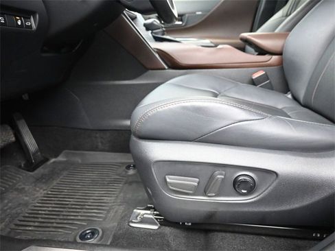Used 2022 Toyota Venza Limited w/ Advanced Technology Package image 20