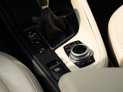Used 2017 BMW X1 xDrive28i AWD/4WD image 12