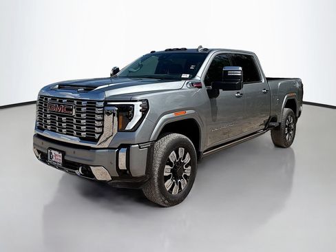Used 2025 GMC Sierra 2500 Denali w/ Denali Reserve Package AWD/4WD image 3