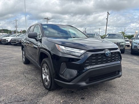 Used 2024 Toyota RAV4 LE AWD/4WD image 3