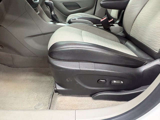 Used 2016 Buick Encore Convenience FWD image 17