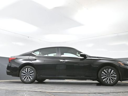 Used 2025 Nissan Altima 2.5 SV FWD image 47