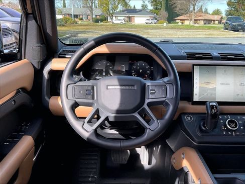 Used 2025 Land Rover Defender 130 X-Dynamic SE image 7