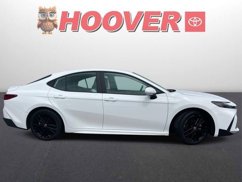 Used 2025 Toyota Camry SE FWD image 2