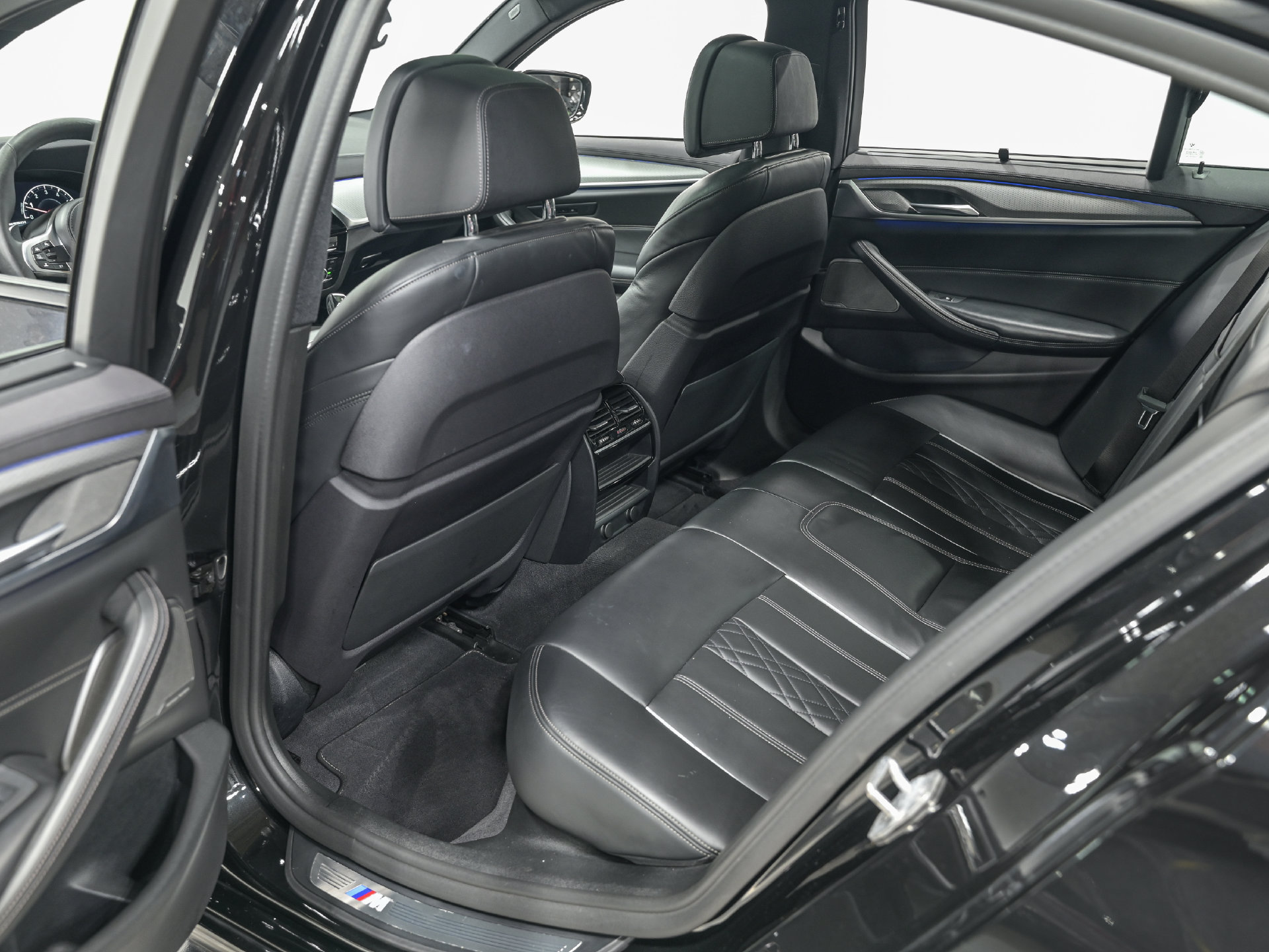 Used 2019 BMW M550i xDrive w/ Premium Package AWD/4WD image 26