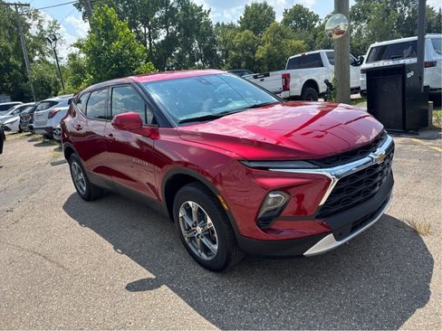 Used 2025 Chevrolet Blazer LT AWD/4WD image 8