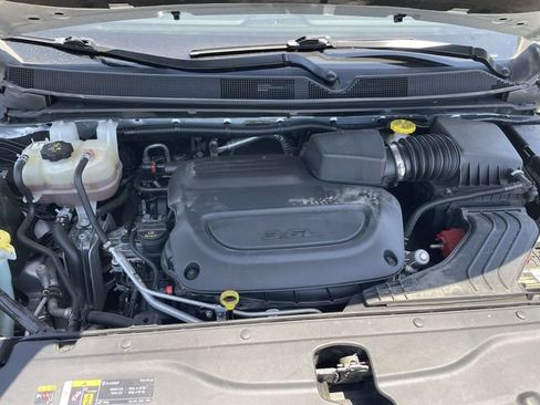 Used 2022 Chrysler Voyager LX FWD image 29