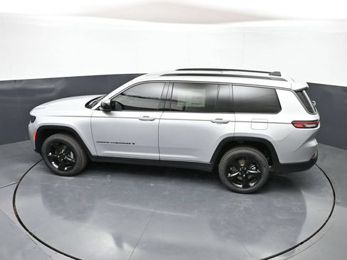 New 2026 Jeep Grand Cherokee L Limited w/ Limited Altitude Package AWD/4WD image 43