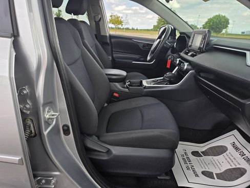 Used 2019 Toyota RAV4 LE w/ Carpet Mat Package AWD/4WD image 35