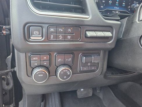 Used 2024 Chevrolet Suburban Premier AWD/4WD image 10