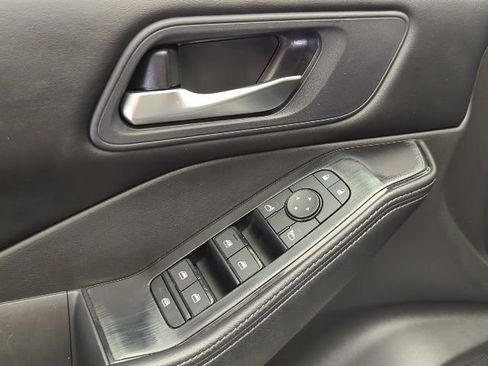 Used 2024 Nissan Rogue SV image 24