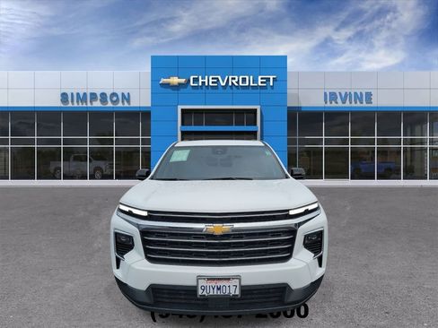 Used 2025 Chevrolet Traverse LT w/ Enhanced Driving Package image 3