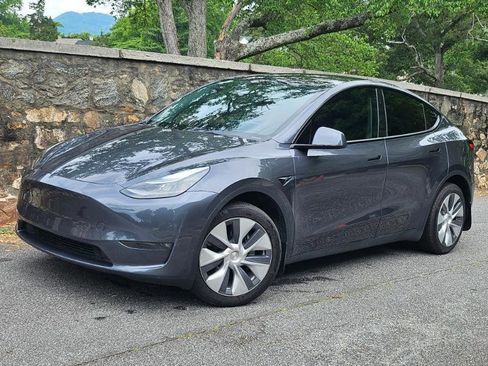 Used 2023 Tesla Model Y Long Range AWD/4WD image 2