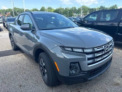 Used 2025 Hyundai Santa Cruz SEL AWD/4WD image 2