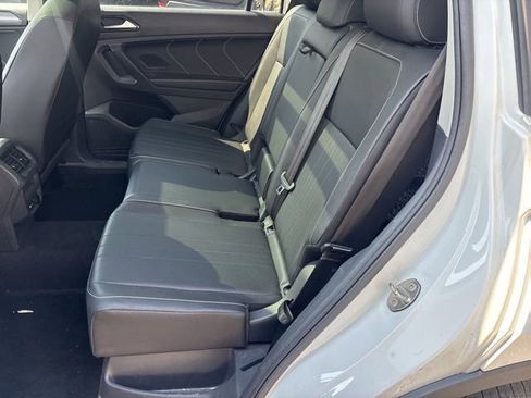 Used 2022 Volkswagen Tiguan SE image 11