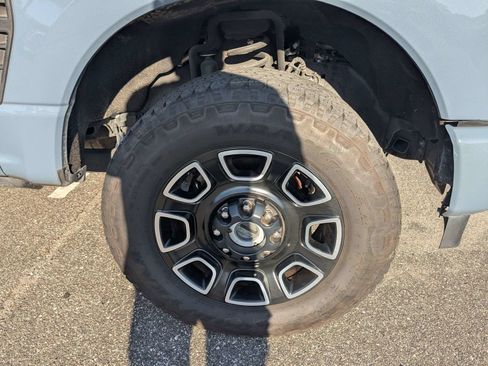 Used 2023 Ford F350 Platinum w/ FX4 Off-Road Package AWD/4WD image 11