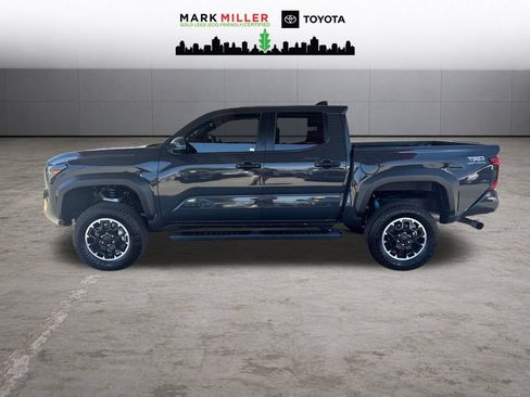 Used 2025 Toyota Tacoma TRD Off-Road AWD/4WD image 2