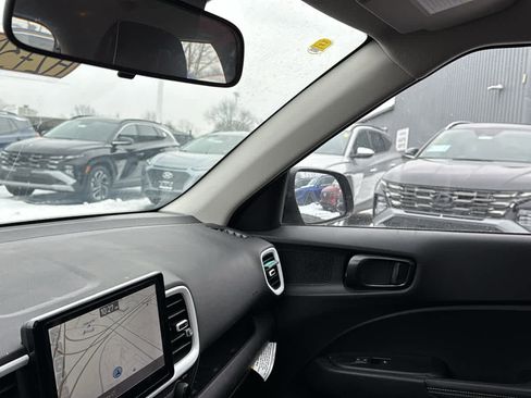 Used 2023 Hyundai Venue Limited w/ Cargo Package image 21