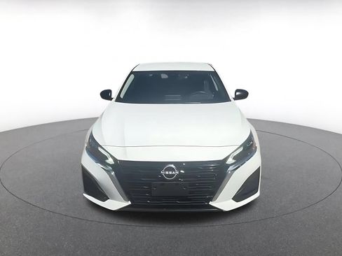 Used 2025 Nissan Altima 2.5 SV FWD image 4
