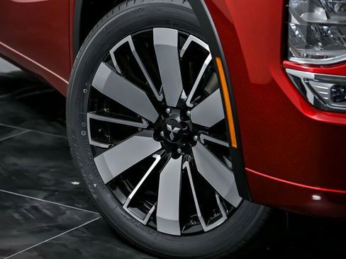 New 2025 Mitsubishi Outlander SEL image 3