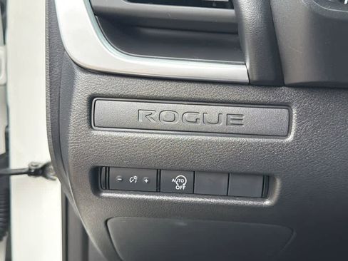Used 2024 Nissan Rogue S FWD image 29