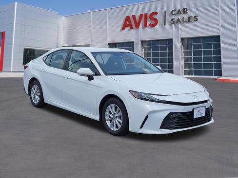 Used 2025 Toyota Camry LE FWD image 9