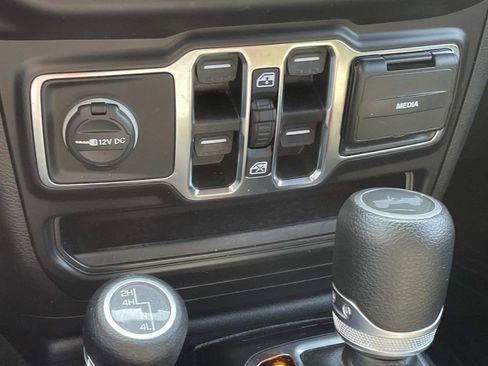 Used 2020 Jeep Wrangler Unlimited Sport image 25