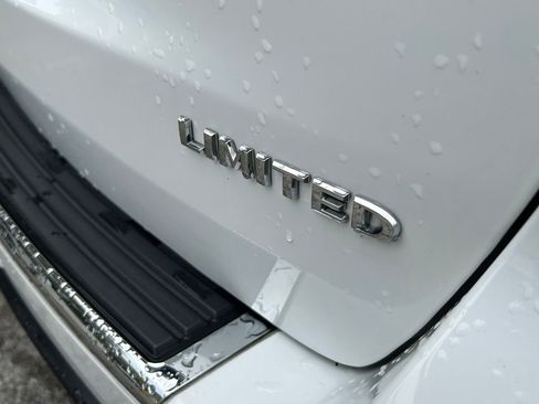 Used 2018 Jeep Grand Cherokee Limited image 34