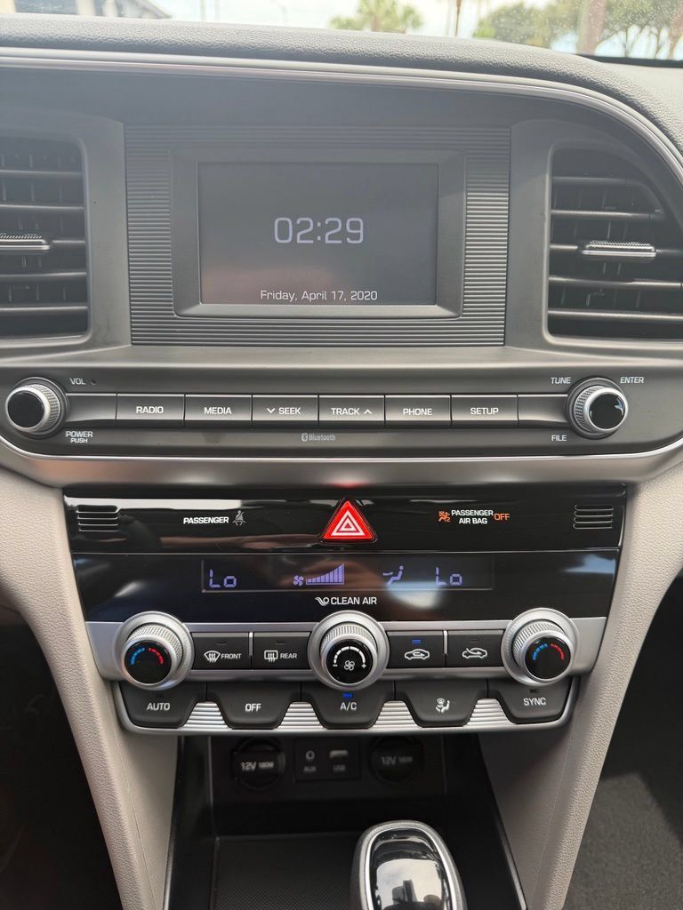 Used 2020 Hyundai Elantra SE FWD image 13