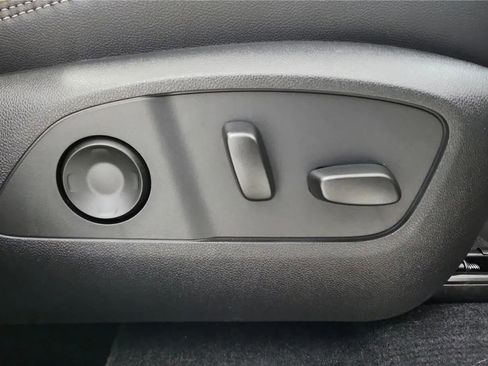 Used 2025 Chevrolet Traverse High Country AWD/4WD image 52