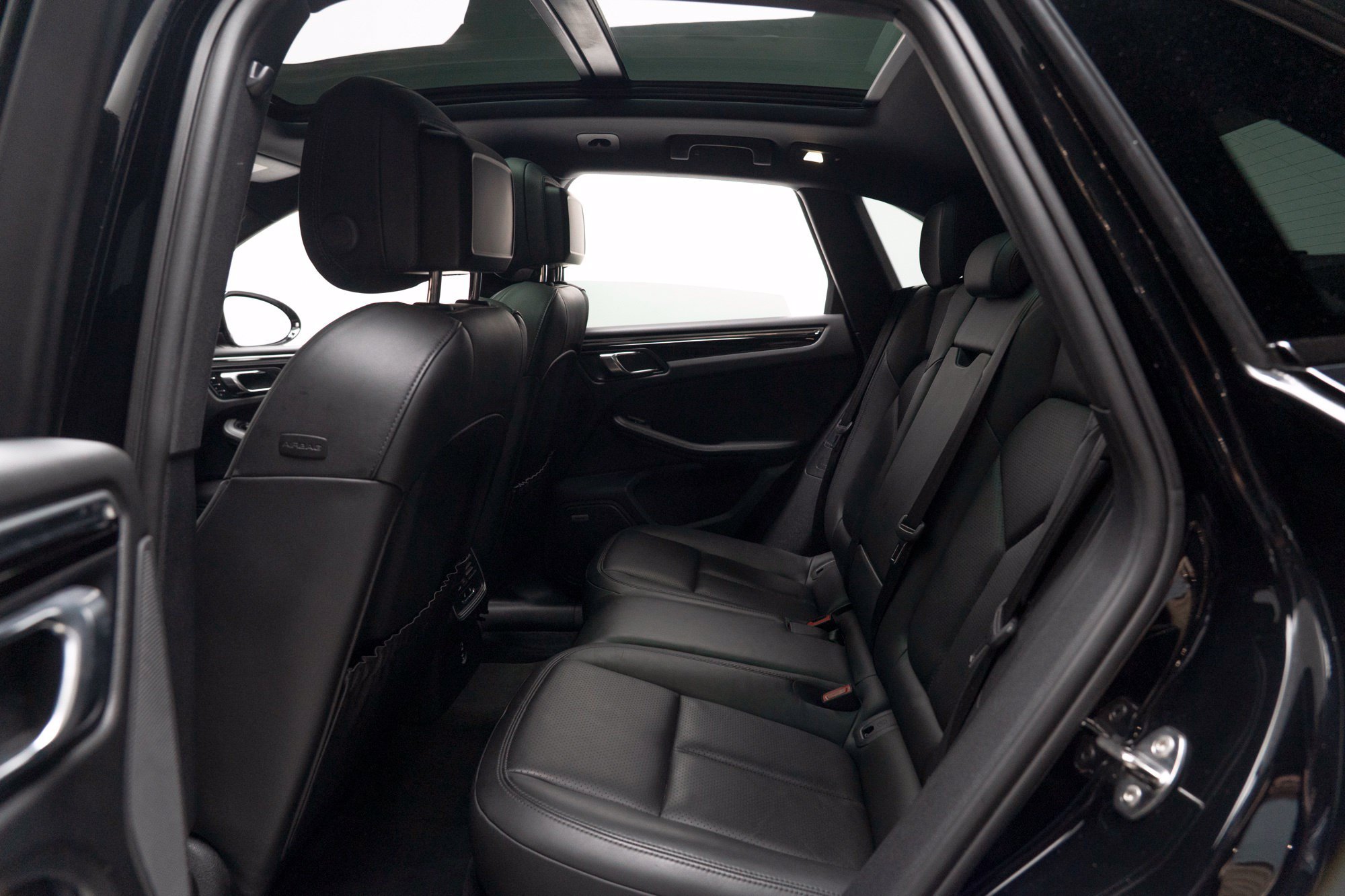 Used 2020 Porsche Macan AWD/4WD image 42