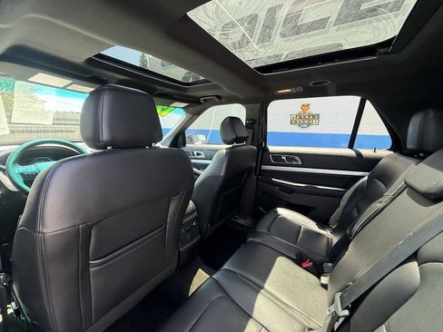 Used 2017 Ford Explorer XLT w/ Equipment Group 202A FWD image 13