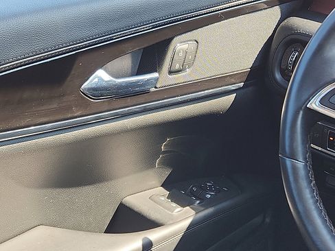 Used 2022 Lincoln Nautilus Reserve image 12