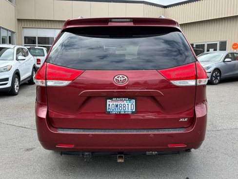 Used 2012 Toyota Sienna FWD image 5