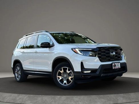 Used 2023 Honda Passport TrailSport image 4