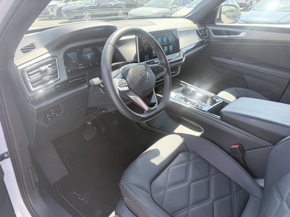 Used 2024 Volkswagen Atlas Cross Sport SE FWD image 9