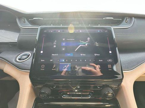 Certified 2023 Jeep Grand Cherokee Limited image 21