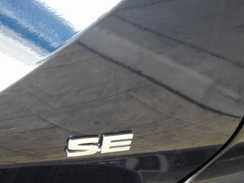 New 2025 Mitsubishi Outlander SE image 9