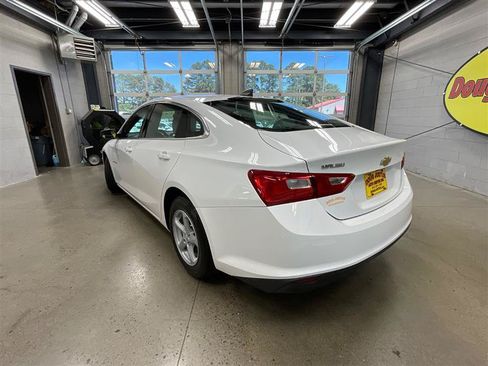Used 2018 Chevrolet Malibu LS FWD image 3