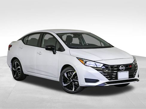 New 2025 Nissan Versa SR w/ Trunk Package image 5