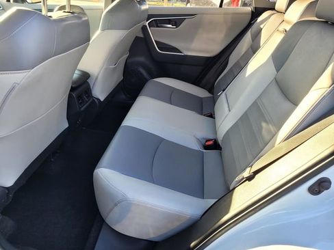 Used 2019 Toyota RAV4 Limited image 17