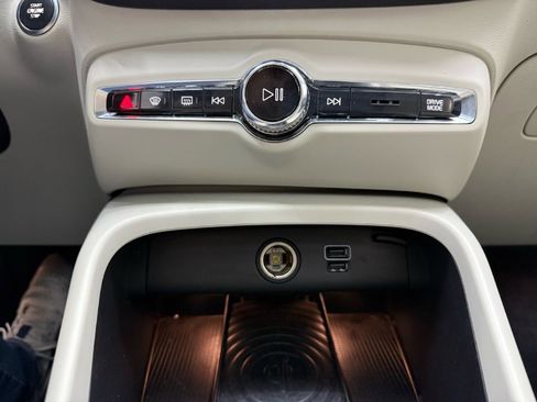 Used 2019 Volvo XC40 T5 Momentum image 19