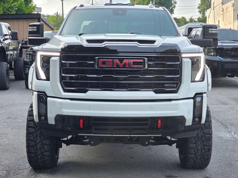 Used 2024 GMC Sierra 2500 AT4 w/ AT4 Premium Plus Package AWD/4WD image 9