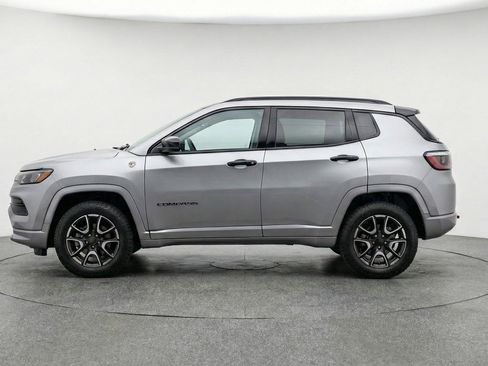 Used 2025 Jeep Compass Trailhawk image 5