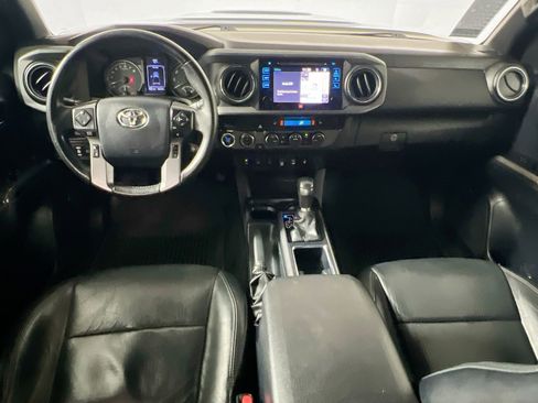 Used 2019 Toyota Tacoma TRD Sport image 30