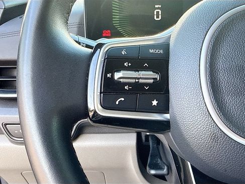 Used 2025 Kia Carnival EX FWD image 36