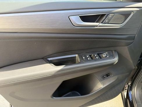 New 2026 Volkswagen Atlas Cross Sport SE FWD image 12
