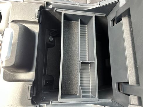 Used 2025 Ford Expedition Platinum image 25