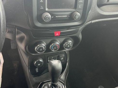 Used 2017 Jeep Renegade Altitude image 10